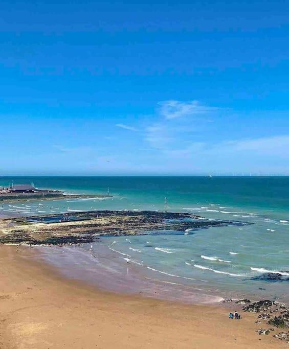 Central, Seaview Apartment, 3 Beds, 2 Baths, Kid & Dog Friendly At The Lookout Broadstairs Zewnętrze zdjęcie